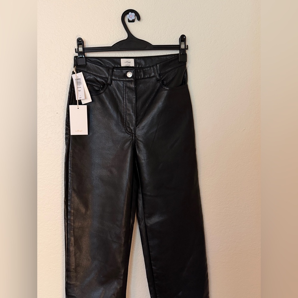 NEW Aritizia Wilfred vegan leather pants in size 2